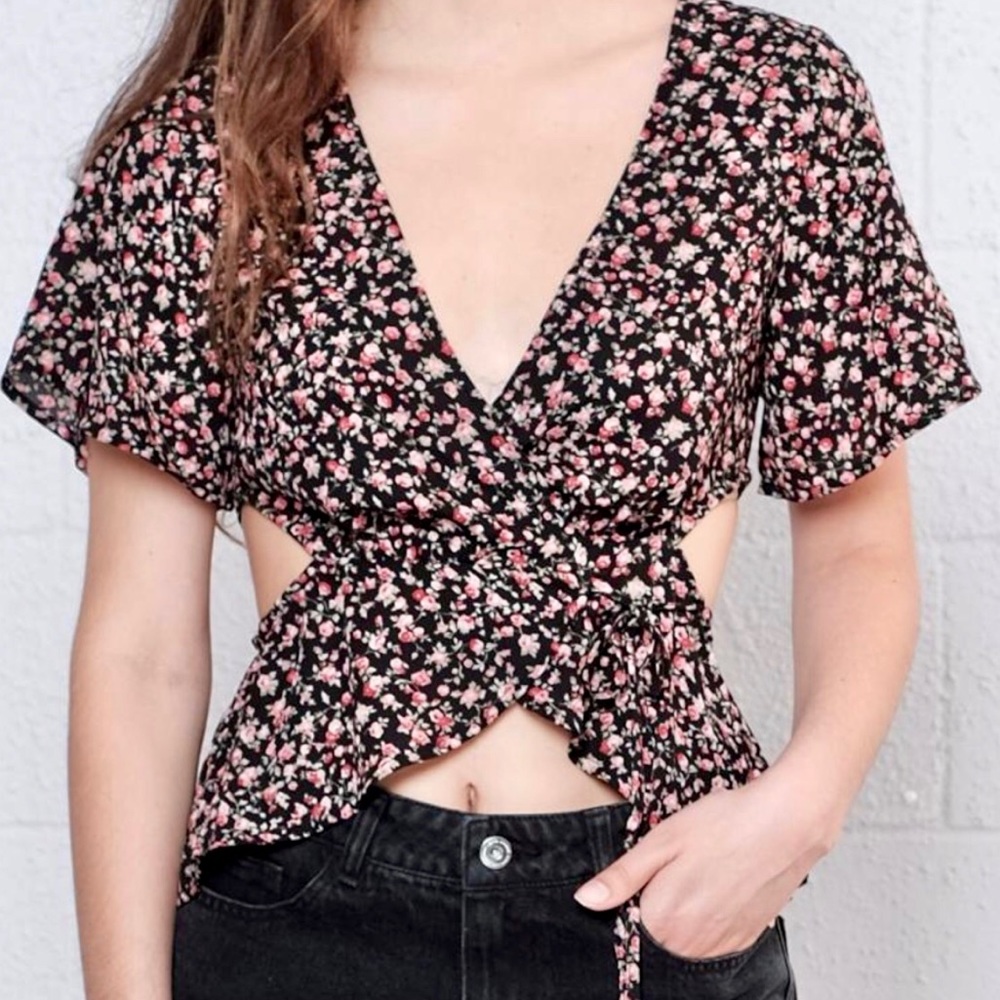 Honey Punch | Floral Wrap Top Size Large NWT